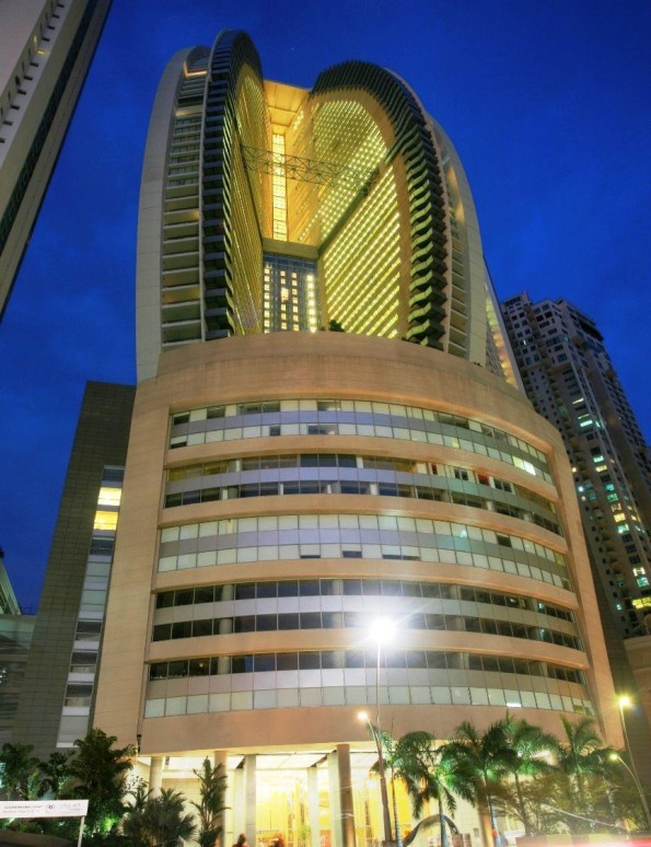 Международный отель и Башня «Трамп Оушн Клаб» (Trump Ocean Club International Hotel & Tower) – высота 284 метра