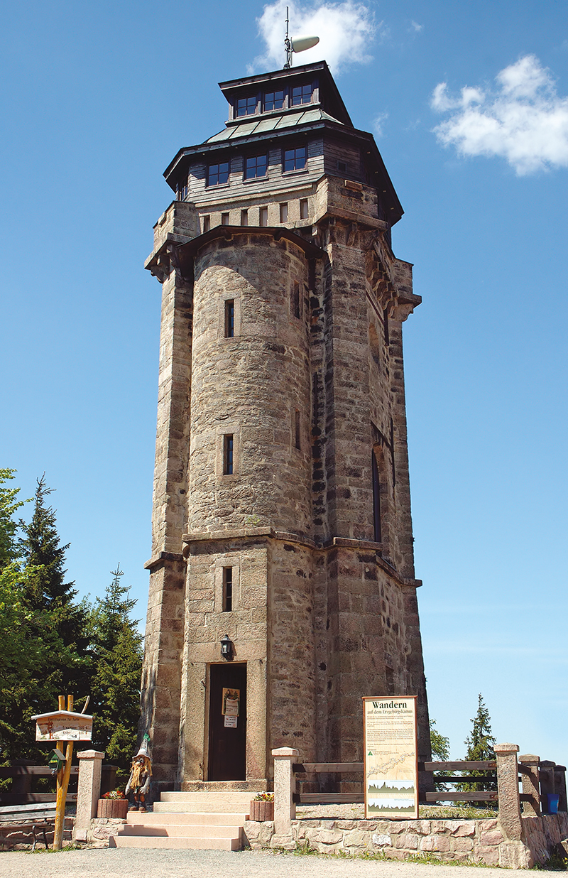 Башня обсерватории в Ауэрсберге (Auersberg) в западной части Рудных гор (Westerzgebirge). Германия